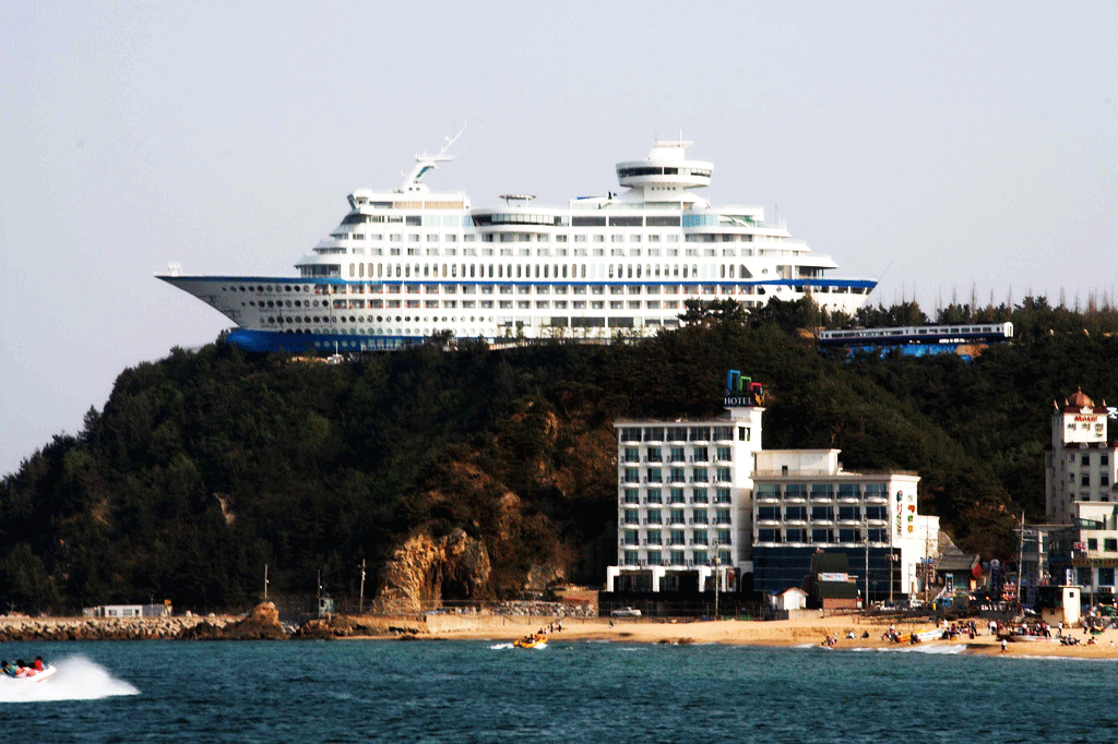 A Cruise Ship Stuck On A Hill? It&rsquo;s Sun Cruise Hotel!